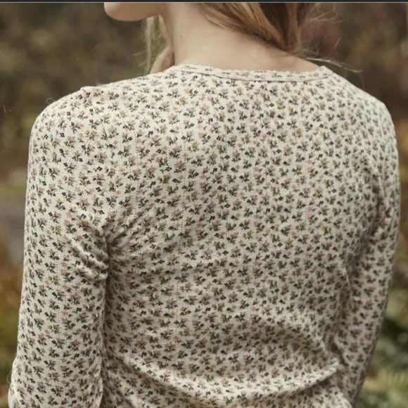 Dôen Paola Tee in Sunlit Secret Garden - Picture 2 of 13